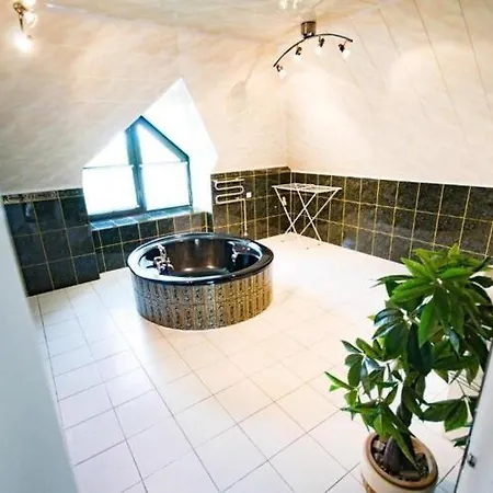 In Near Lifts & Pool, Cleaning Included بيت للعطل *