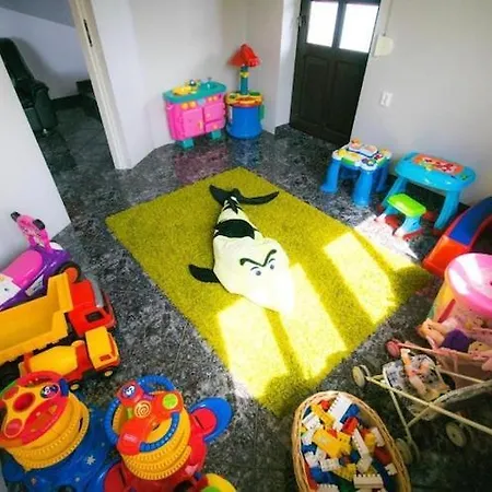 بيت للعطل In Near Lifts & Pool, Cleaning Included برينا